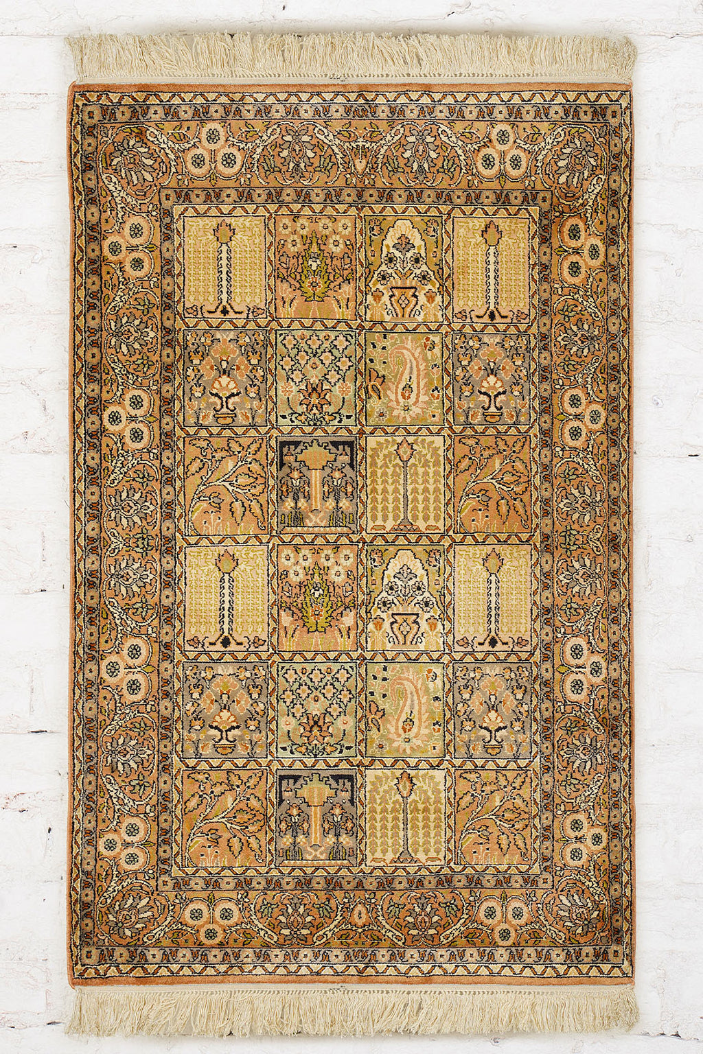 Garden Of Paradise Handknotted Kashmir Silk Carpet 2.5x4 Feet.