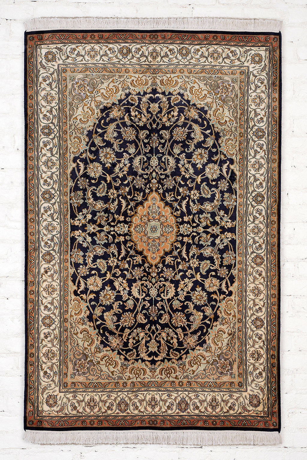 Handknotted Oriental Kashmir Silk Carpet 4x6 Feet.