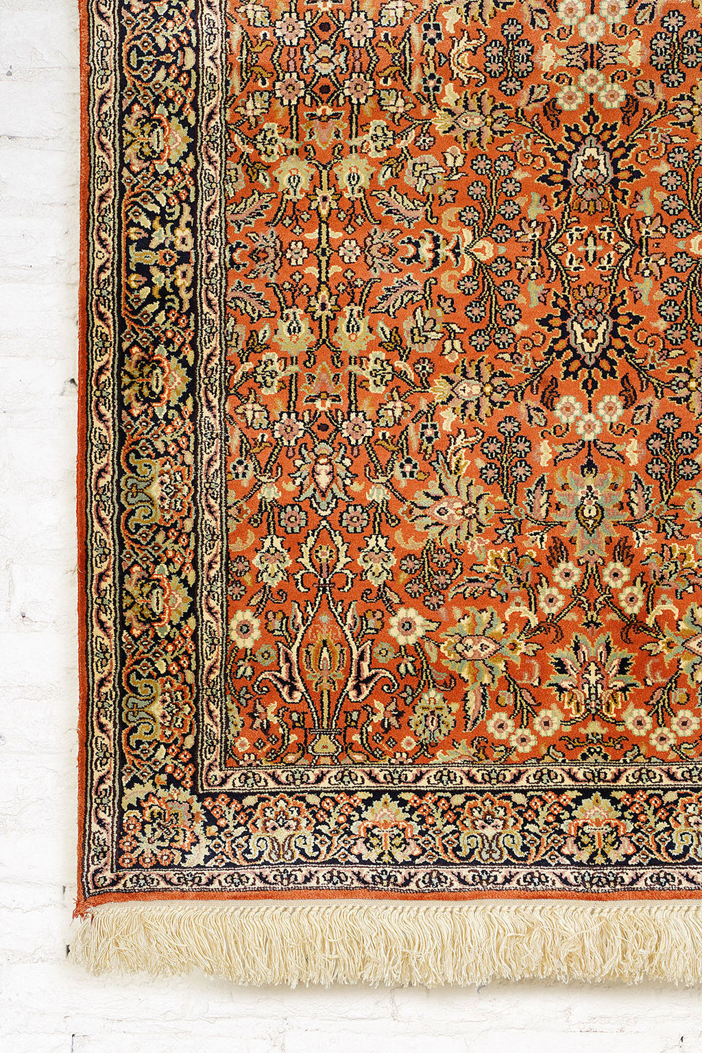 Handknotted Oriental Kashmir Silk Carpet 2.5x4 Feet.