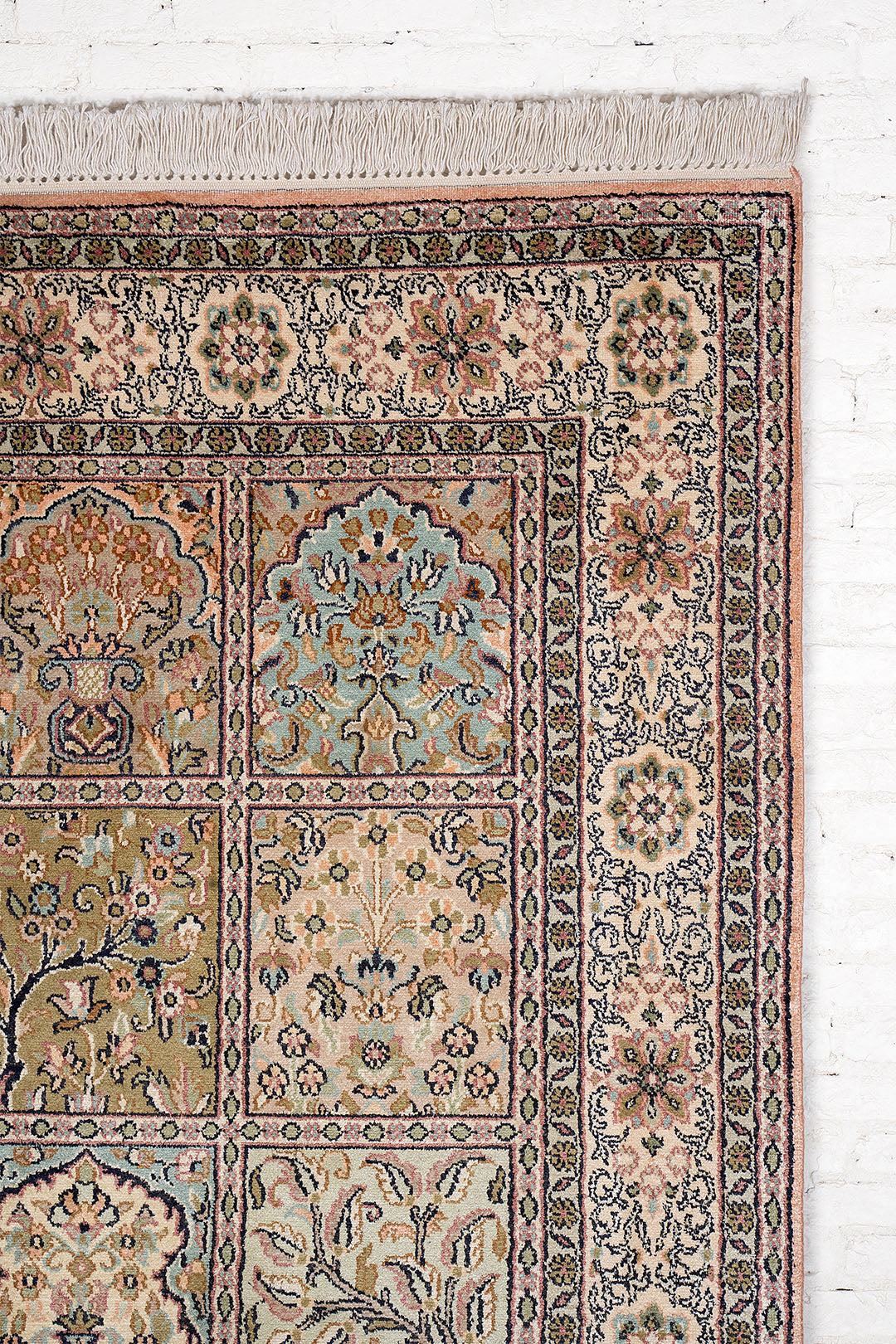 Oriental Handknotted Kashmir Silk Carpet, 4x6 feet.