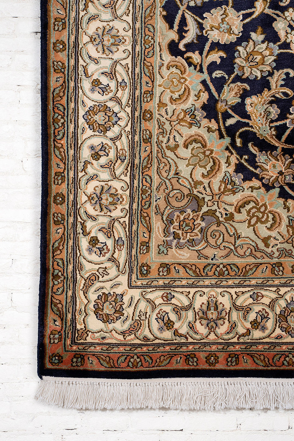 Handknotted Oriental Kashmir Silk Carpet 4x6 Feet.