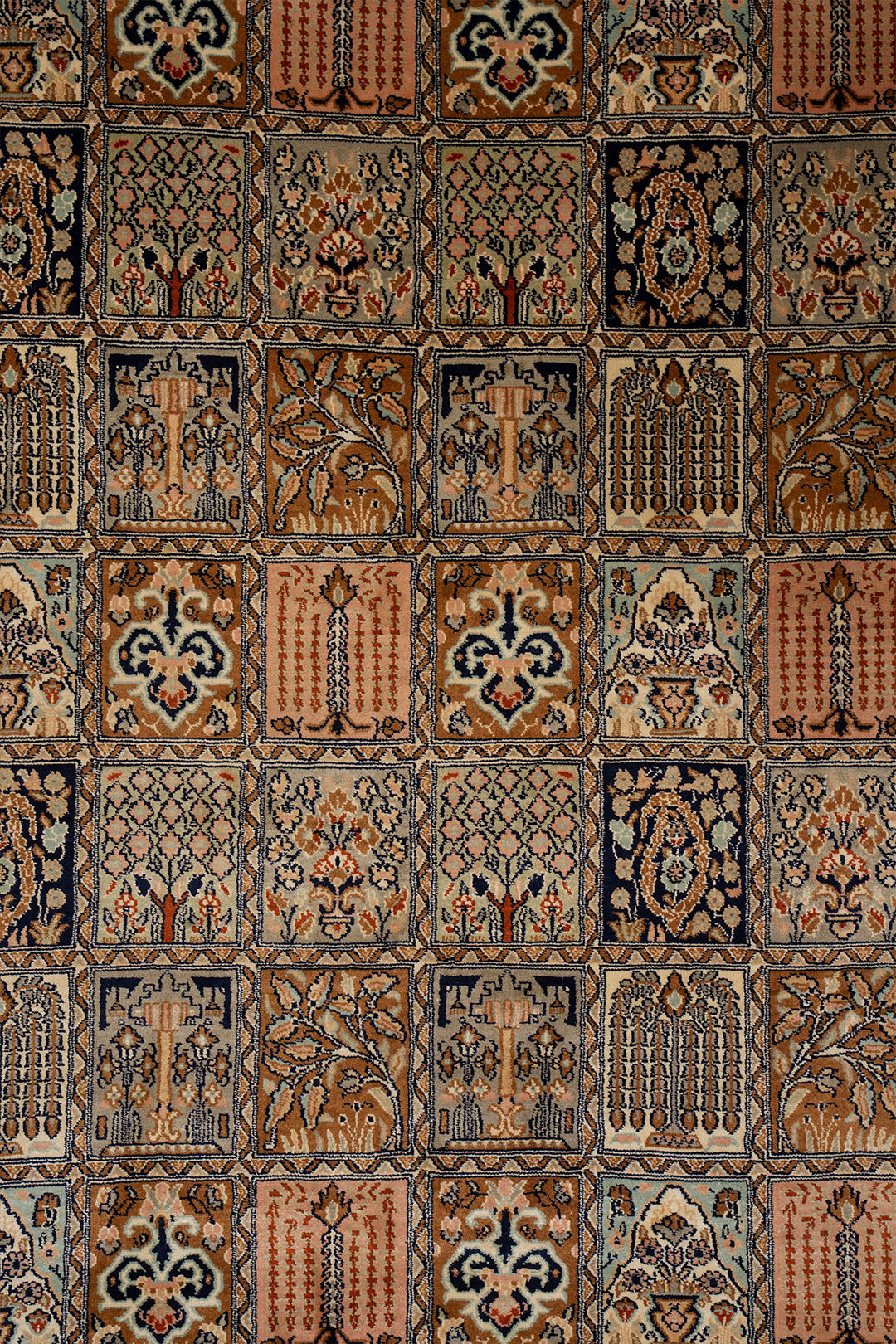 Handknotted Garden Of Paradise Kashmir Silk Carpet 4x6 Feet.