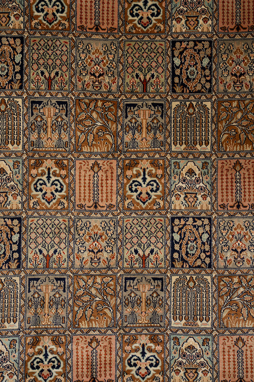 Handknotted Garden Of Paradise Kashmir Silk Carpet 4x6 Feet.
