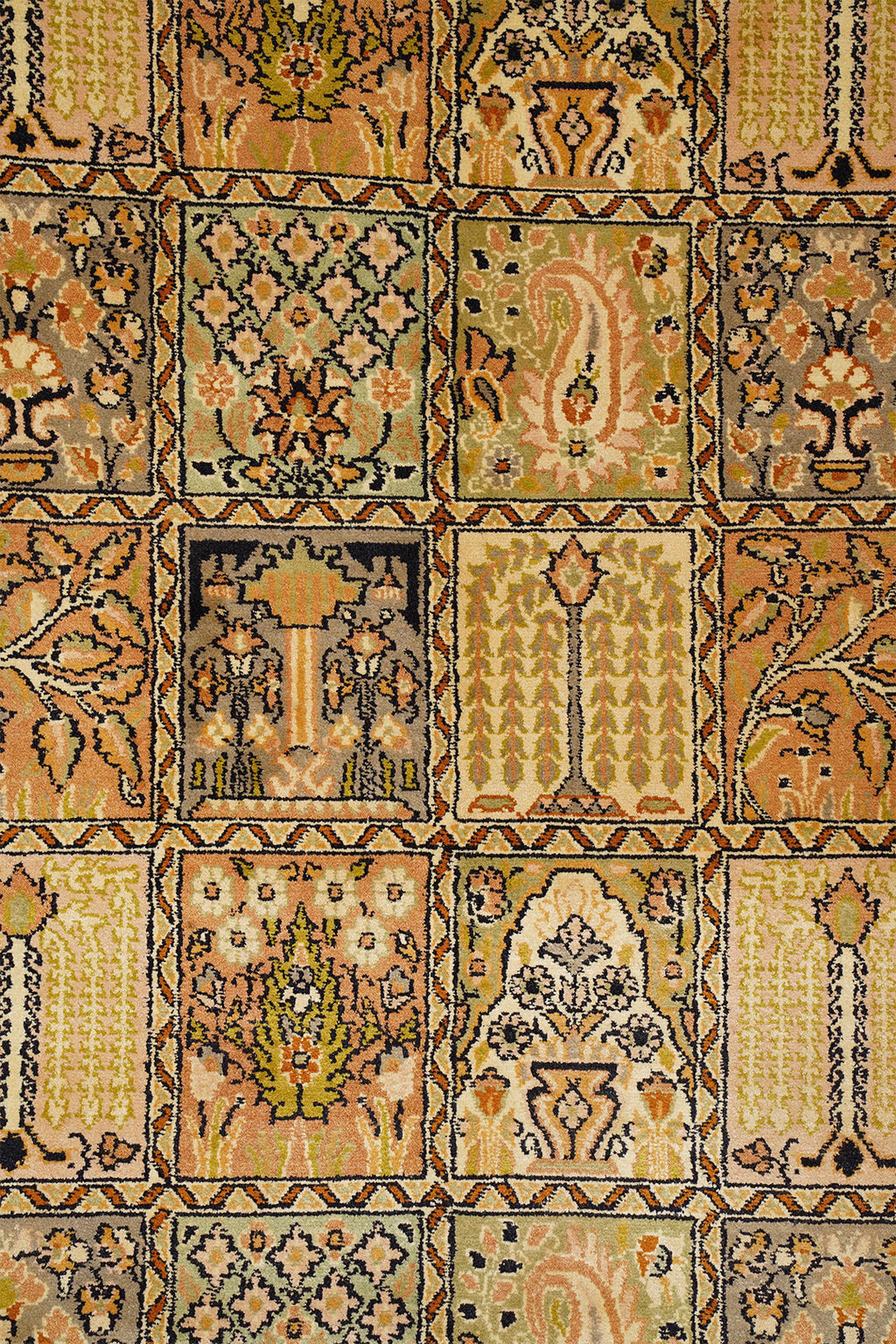 Garden Of Paradise Handknotted Kashmir Silk Carpet 2.5x4 Feet.