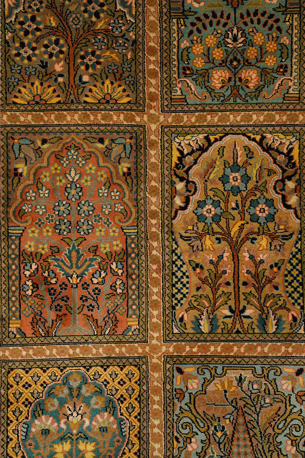 Hamdaan Handmade Kashmir Silk Carpet 2.5x4 Feet.