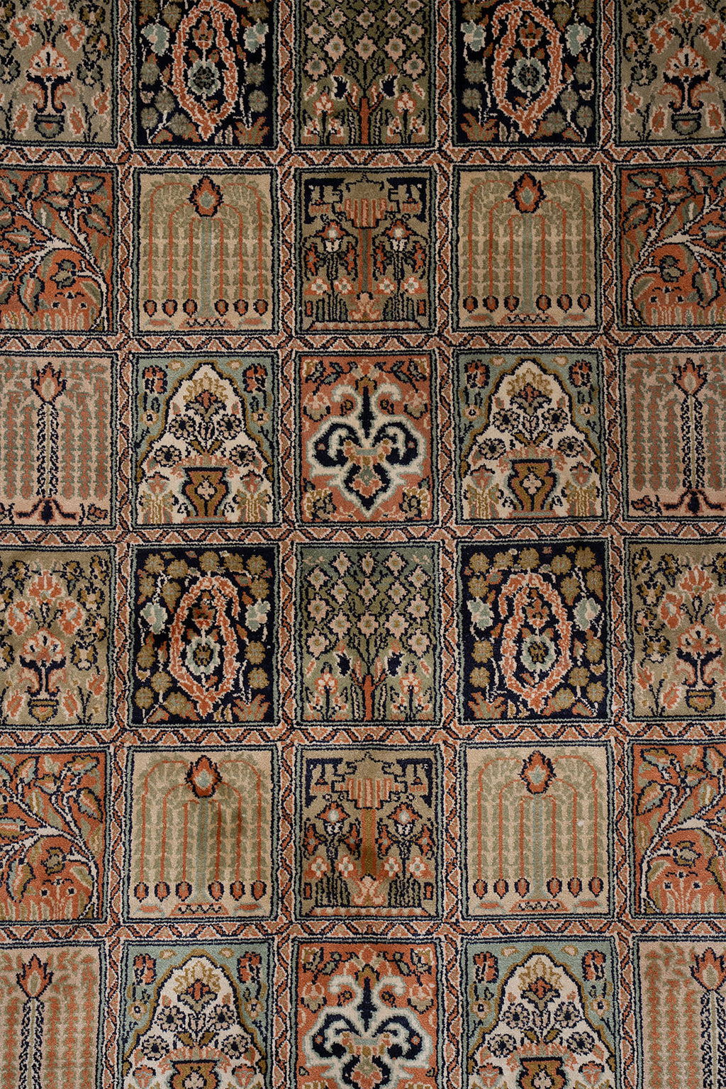 Handmade Garden Of Paradise Kashmir Silk Carpet 4x6 feet.