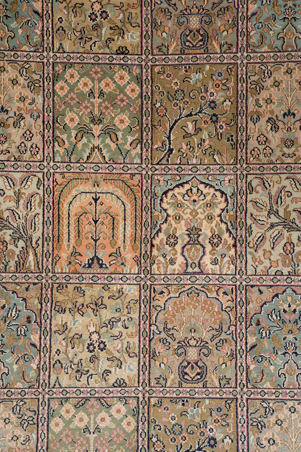 Oriental Handknotted Kashmir Silk Carpet, 4x6 feet.