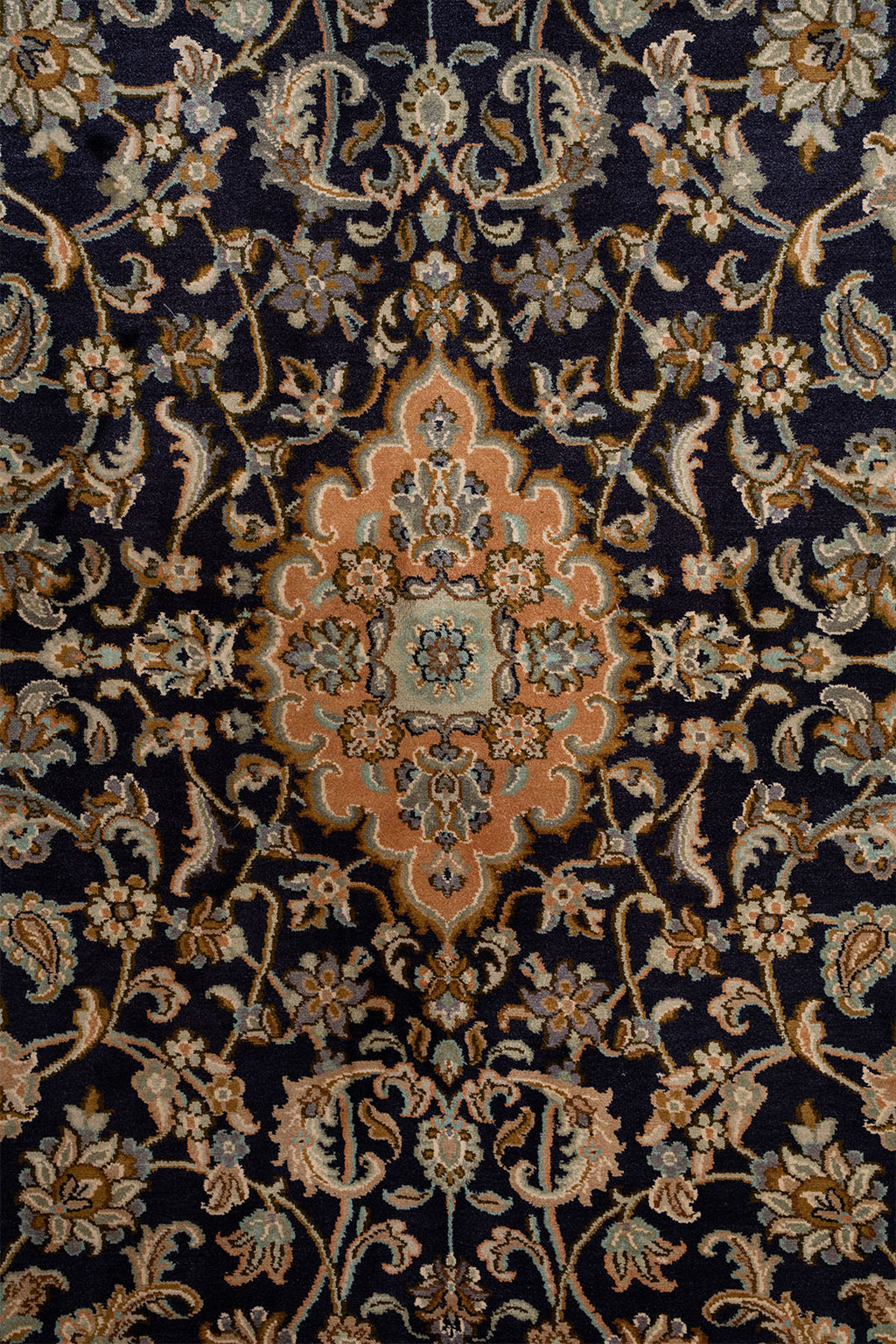 Handknotted Oriental Kashmir Silk Carpet 4x6 Feet.