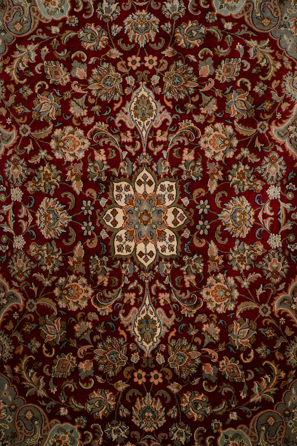 Handknotted Kashmir Silk Kashaan Carpet 4x6 feet.