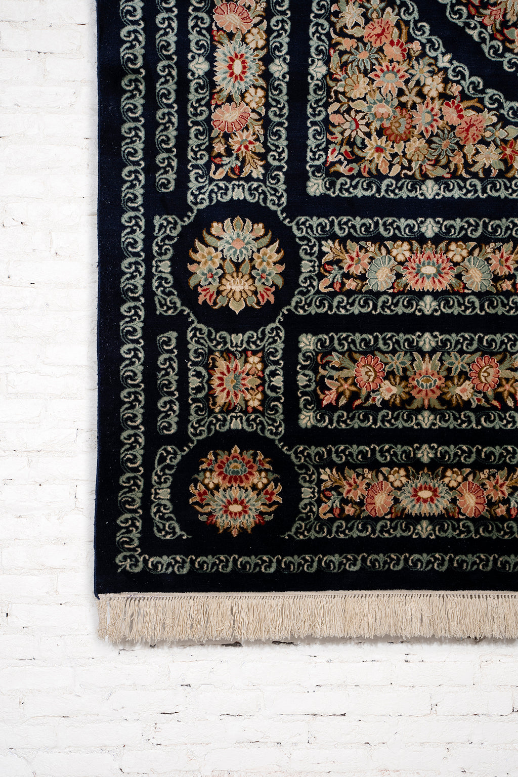 Handmade Floral Kashmir Silk Carpet 5X7 Feet.