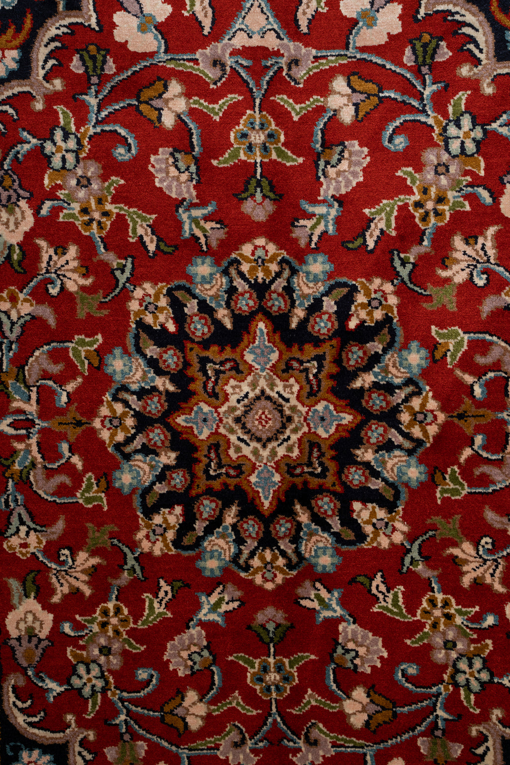 Handknotted Kashmir Silk Carpet 2x3 feet.