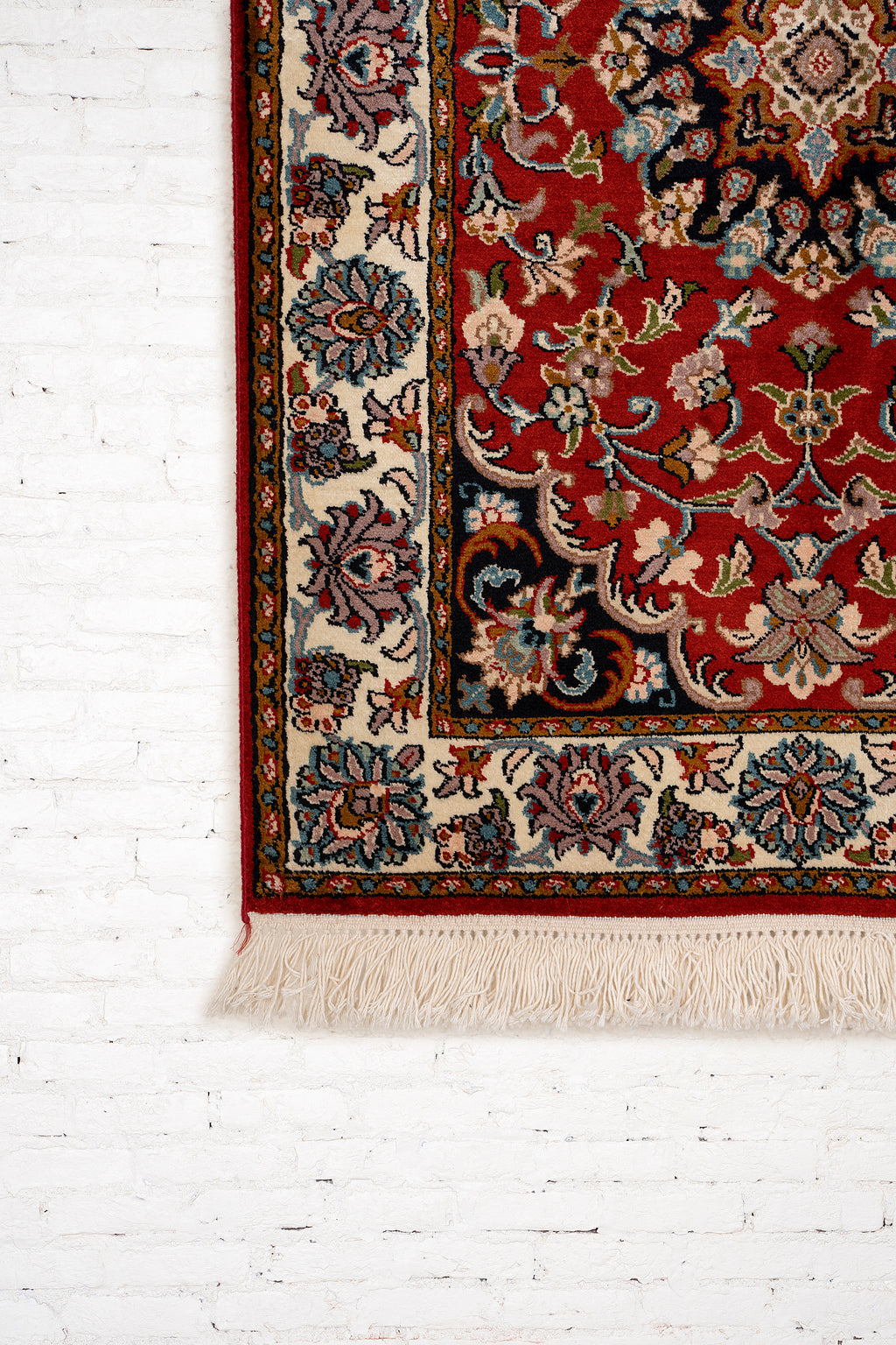 Handknotted Kashmir Silk Carpet 2x3 feet.