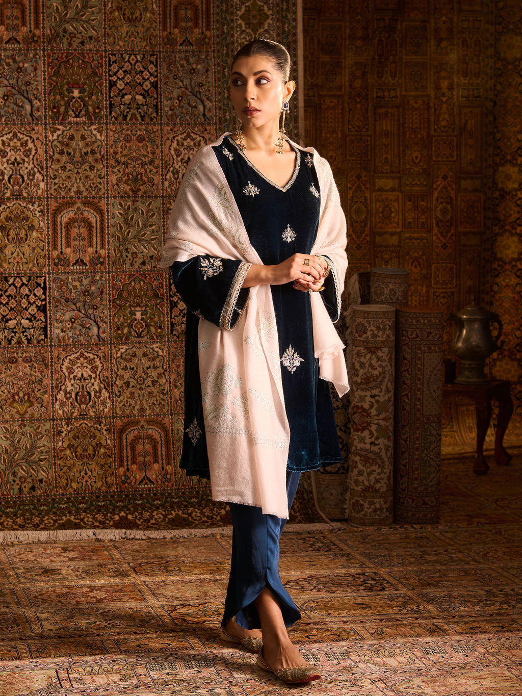 Handwoven Pure Pashmina Baby Pink Sozni Jaali Stole