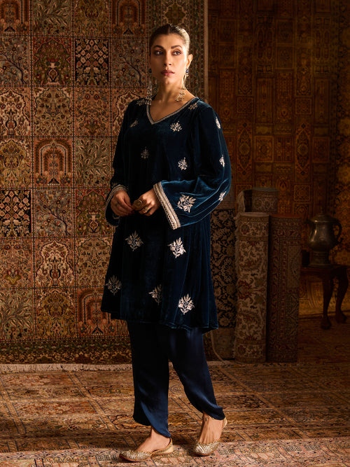 Avreen Teal Velvet Suit Set