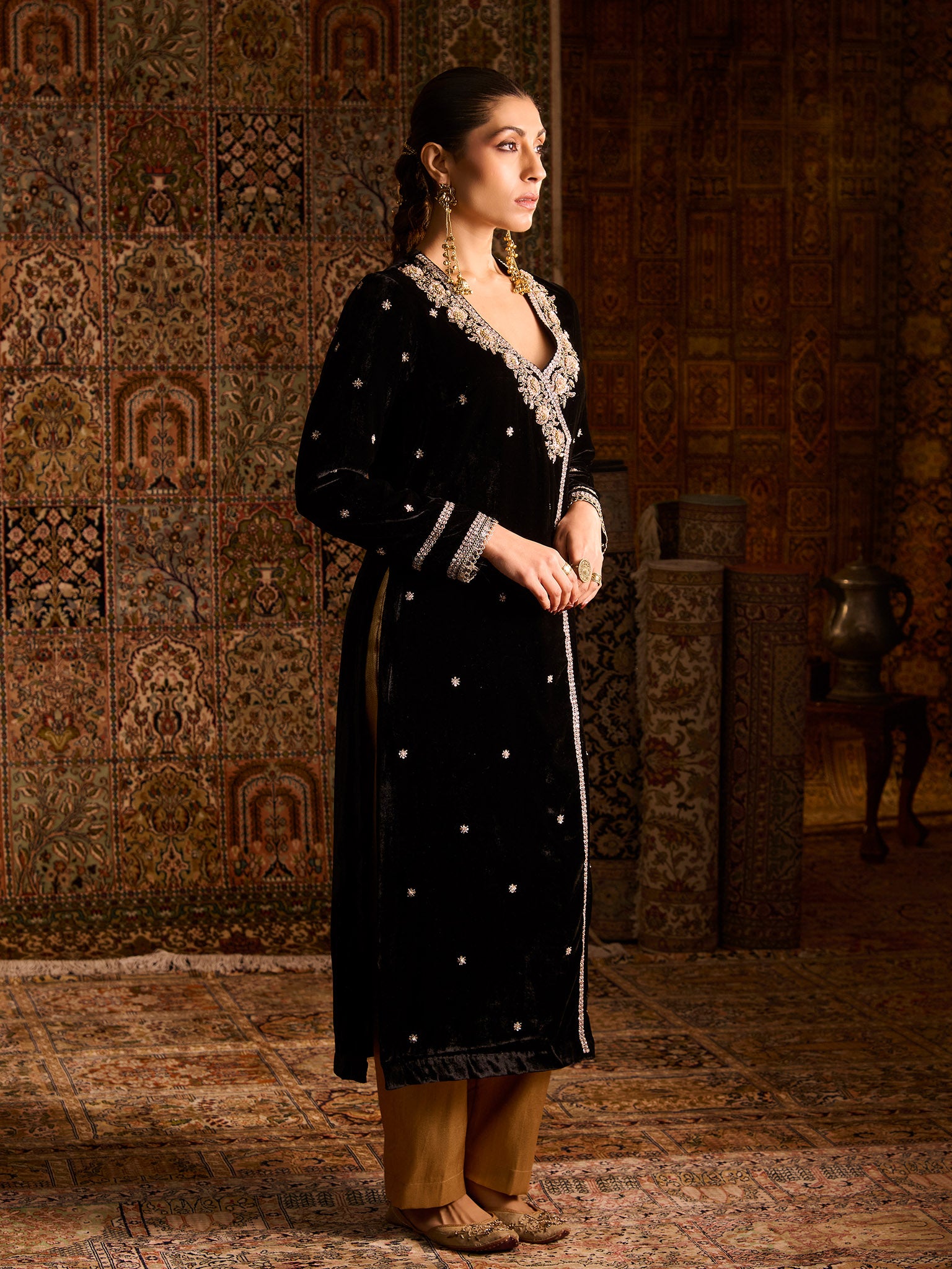 Siyahzar Black Velvet Suit Set