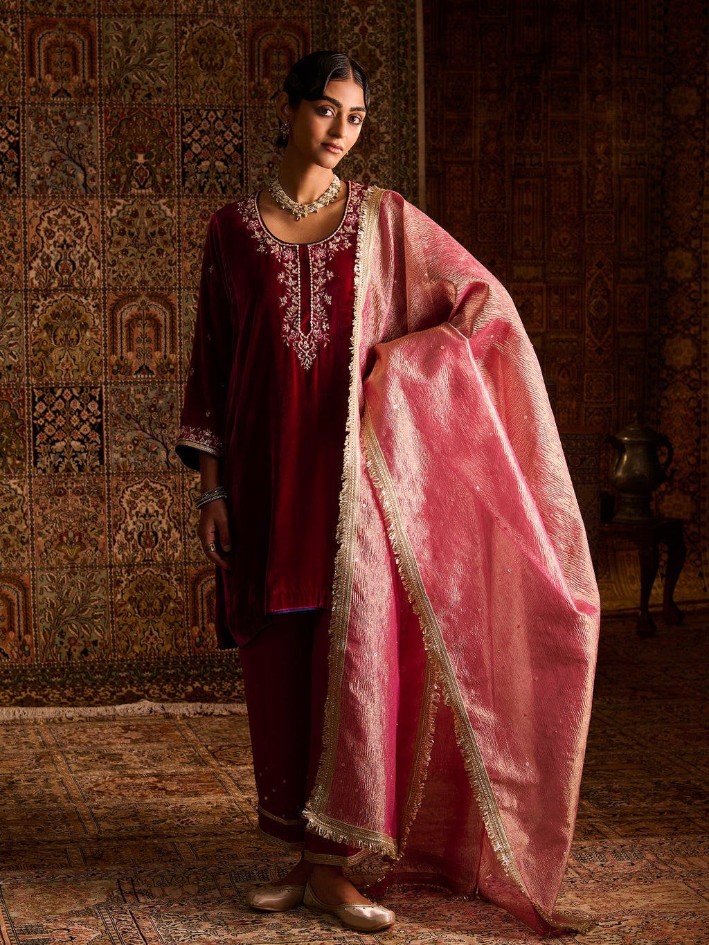 Anira Magenta Velvet Pheran Set