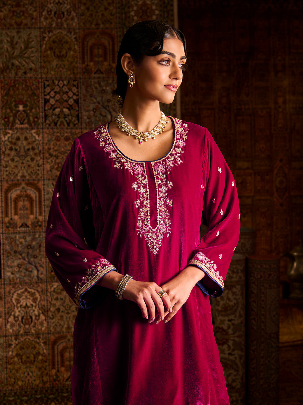 Anira Magenta Velvet Pheran Set