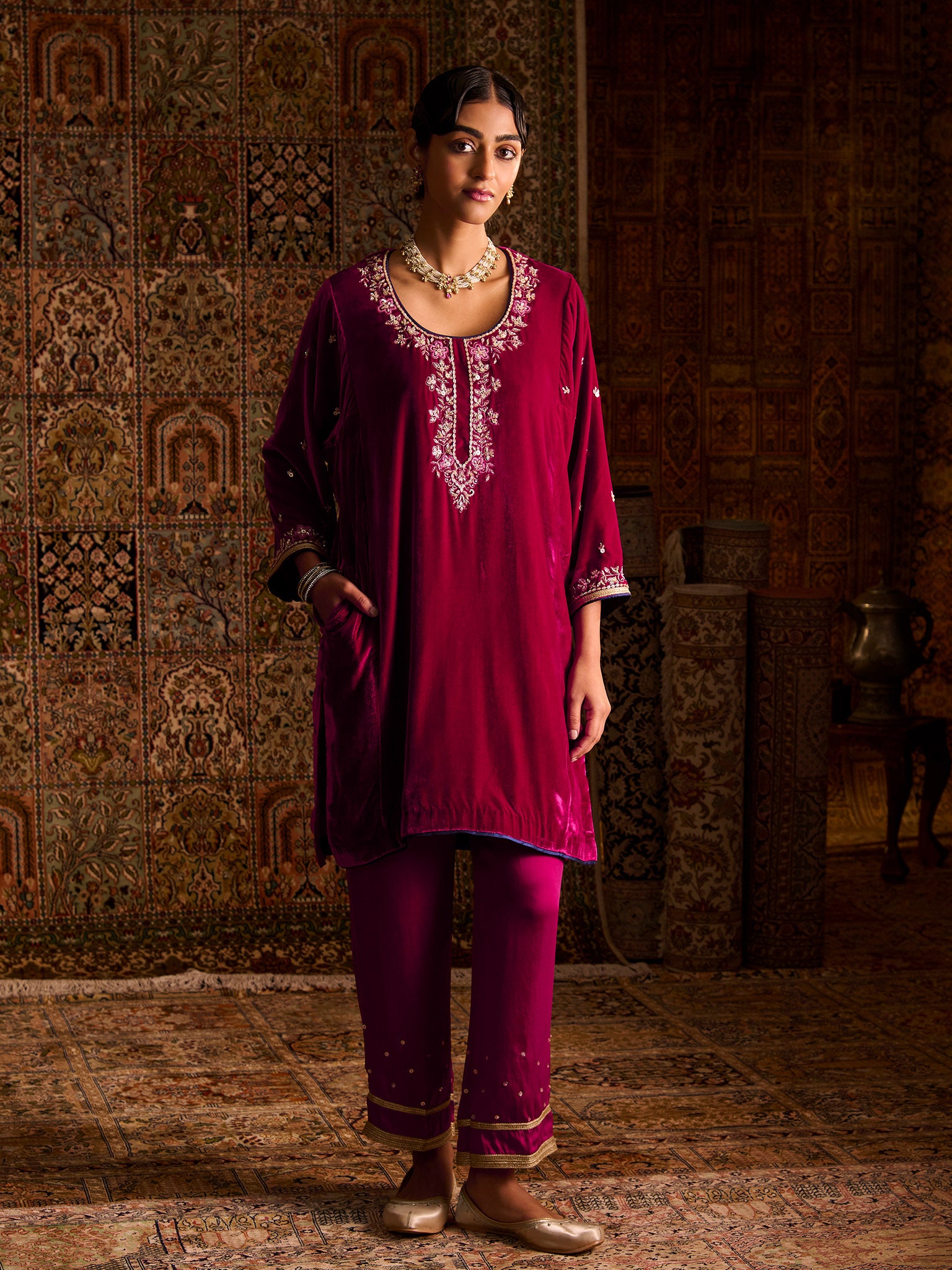 Anira Magenta Velvet Pheran Set