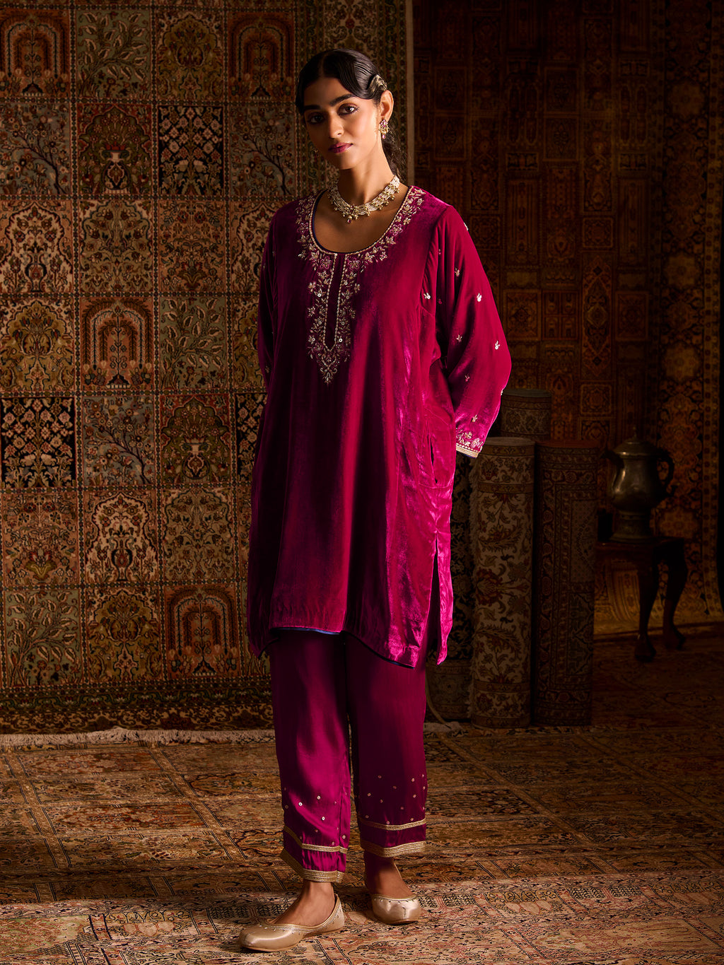 Anira Magenta Velvet Pheran Set