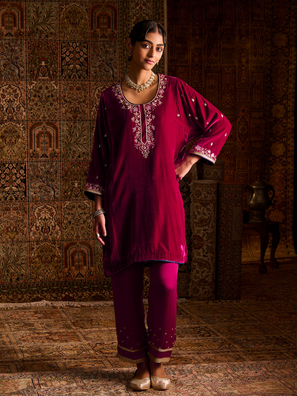 Anira Magenta Velvet Pheran Set