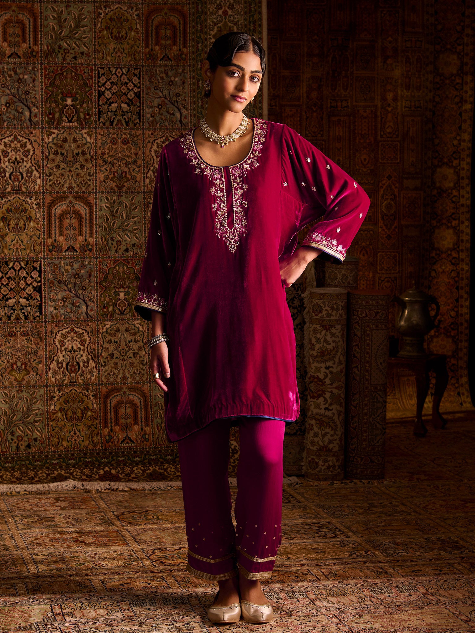 Anira Magenta Velvet Pheran Set