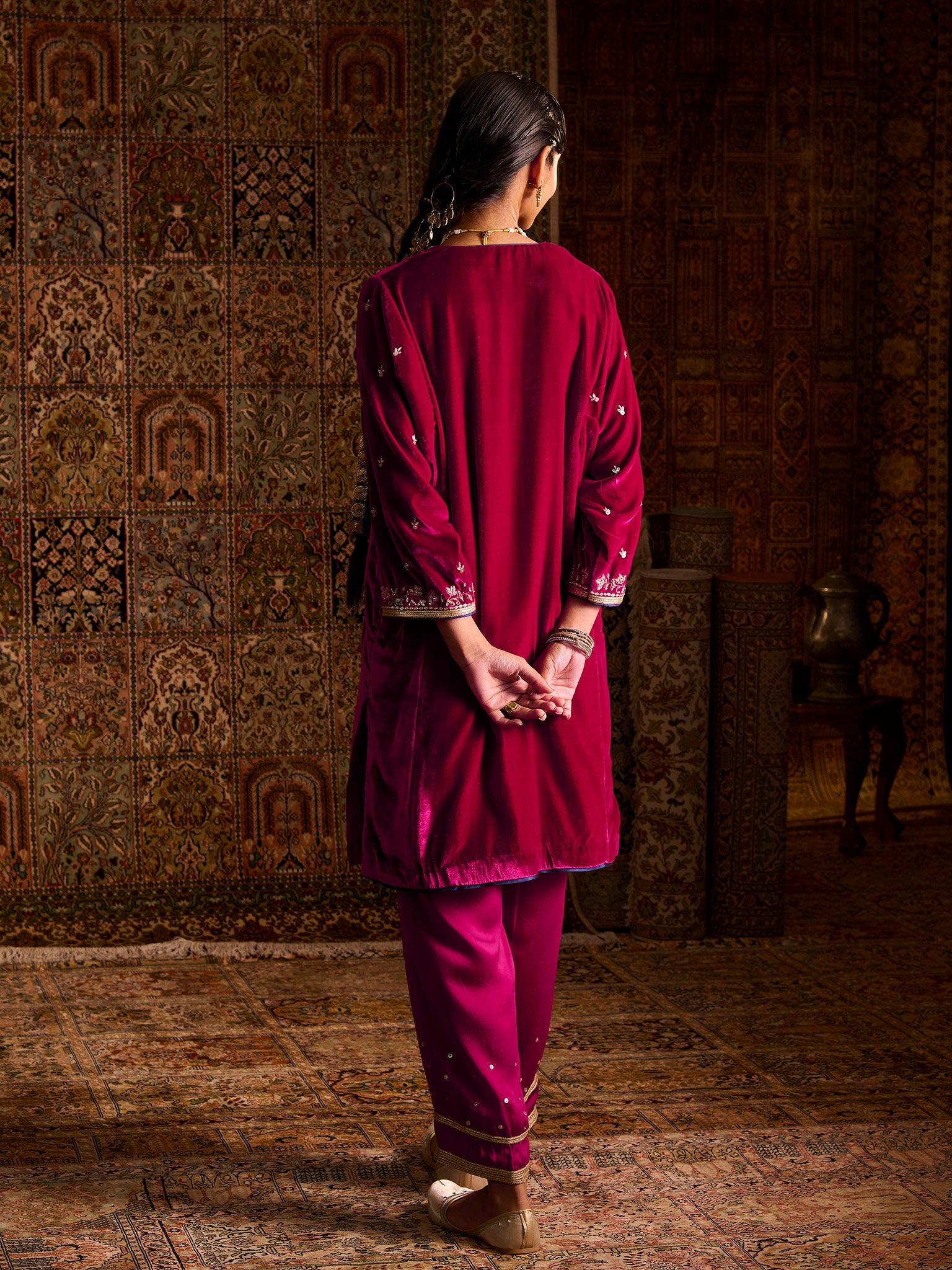 Anira Magenta Velvet Pheran Set